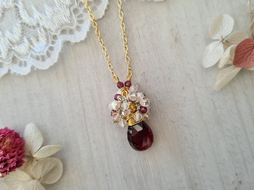 Gemmissime | Collier fait main avec pendentif en pierres naturelles | Pendentif Grenat et gemmes multicolores